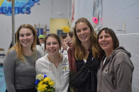 (left to right) Audra (sister), Maddie, Maureen (sister), Michelle (mom)